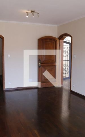 Casa à venda com 200m², 3 quartos e 3 vagasSala