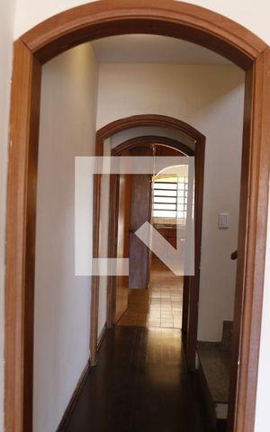 Casa à venda com 200m², 3 quartos e 3 vagasCorredor