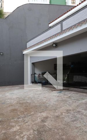 Casa à venda com 325m², 4 quartos e 6 vagasQuintal