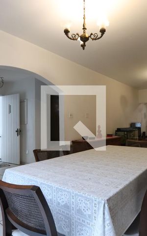 Casa à venda com 325m², 4 quartos e 6 vagasSala de Jantar