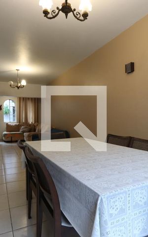 Casa à venda com 325m², 4 quartos e 6 vagasSala de Jantar