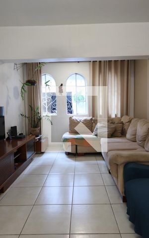 Casa à venda com 325m², 4 quartos e 6 vagasSala