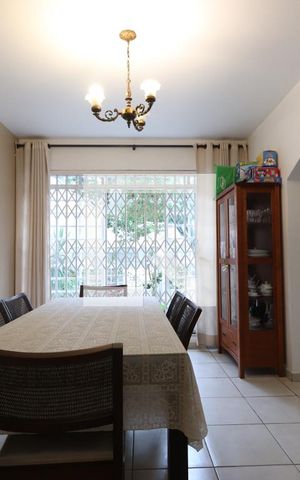 Casa à venda com 325m², 4 quartos e 6 vagasSala de Jantar