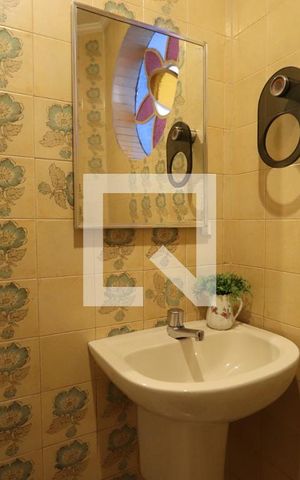 Casa à venda com 325m², 4 quartos e 6 vagasLavabo