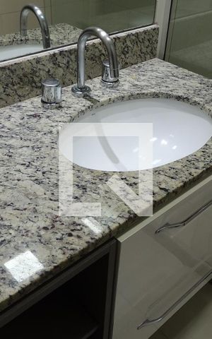 Apartamento à venda com 107m², 3 quartos e 2 vagasBanheiro da Suíte 