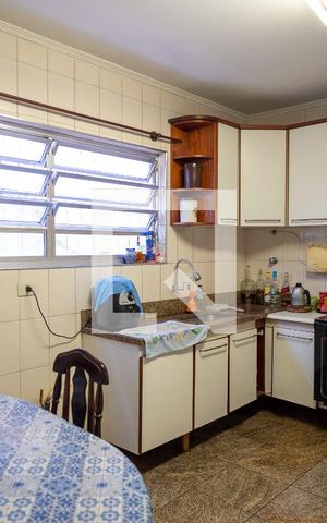 Casa à venda com 265m², 3 quartos e 2 vagas Casa à venda com 265m², 3 quartos e 2 vagasCozinha