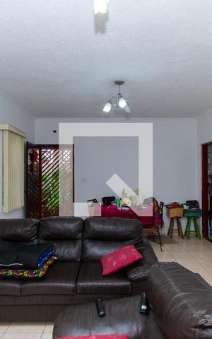Casa à venda com 170m², 3 quartos e 4 vagas Casa à venda com 170m², 3 quartos e 4 vagasSala
