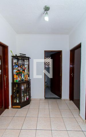 Casa à venda com 170m², 3 quartos e 4 vagas Casa à venda com 170m², 3 quartos e 4 vagasSala