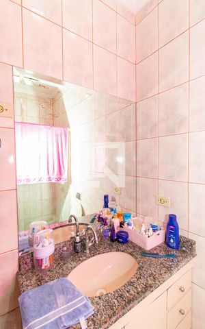 Casa à venda com 170m², 3 quartos e 4 vagas Casa à venda com 170m², 3 quartos e 4 vagasBanheiro da Suíte