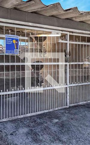 Casa à venda com 180m², 4 quartos e 2 vagas Casa à venda com 180m², 4 quartos e 2 vagasFachada