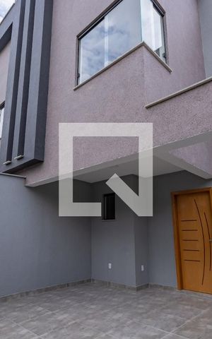Casa à venda com 128m², 3 quartos e 2 vagas Casa à venda com 128m², 3 quartos e 2 vagasEntrada - garagem