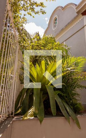 Casa à venda com 328m², 5 quartos e 5 vagasFachada