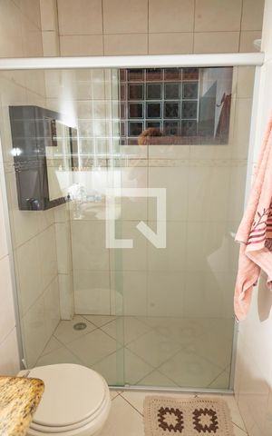 Casa à venda com 250m², 4 quartos e 4 vagas Casa à venda com 250m², 4 quartos e 4 vagasCasa 1 - banheiro da suíte 1