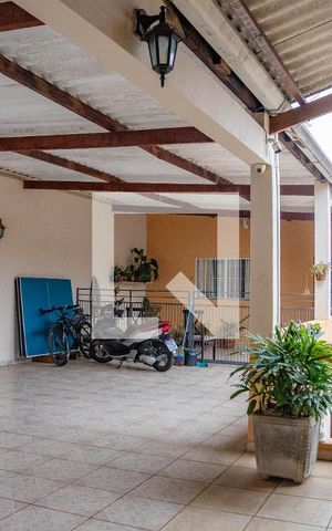 Casa à venda com 250m², 4 quartos e 4 vagas Casa à venda com 250m², 4 quartos e 4 vagasGaragem