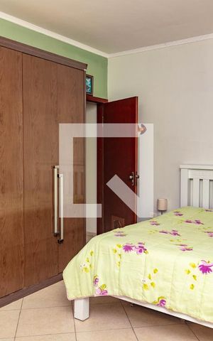 Casa à venda com 250m², 4 quartos e 4 vagas Casa à venda com 250m², 4 quartos e 4 vagasCasa 1 - quarto 1 suíte