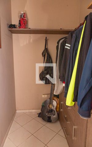 Casa à venda com 250m², 4 quartos e 4 vagas Casa à venda com 250m², 4 quartos e 4 vagasCasa 1 - closet da suíte 1