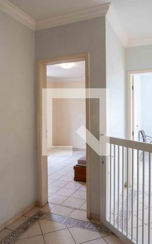 Casa à venda com 250m², 5 quartos e 4 vagasHall