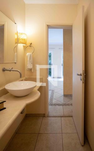 Casa à venda com 250m², 5 quartos e 4 vagasLavabo