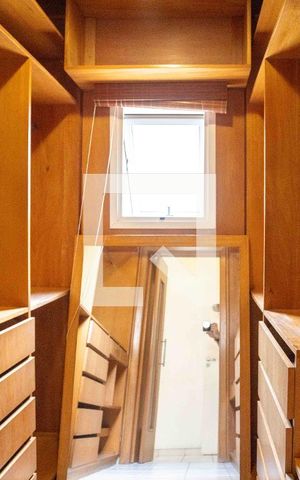 Casa à venda com 250m², 5 quartos e 4 vagasCloset da suíte