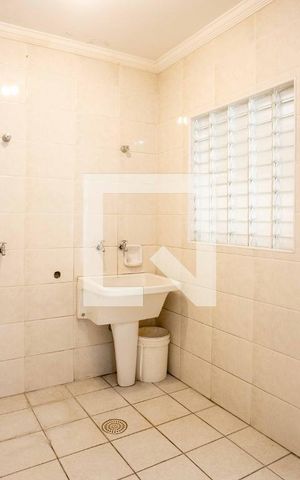 Casa à venda com 250m², 5 quartos e 4 vagasÁrea de Serviço