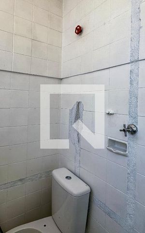 Apartamento para alugar com 100m², 1 quarto e sem vaga Apartamento para alugar com 100m², 1 quarto e sem vagaBanheiro de Serviço