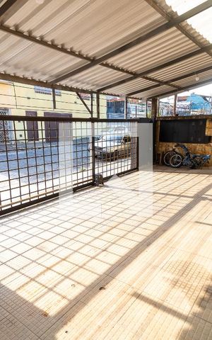 Casa à venda com 700m², 3 quartos e 3 vagas Casa à venda com 700m², 3 quartos e 3 vagasÁrea externa