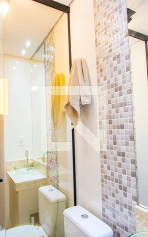 Apartamento à venda com 160m², 3 quartos e 3 vagas Apartamento à venda com 160m², 3 quartos e 3 vagasBanheiro social