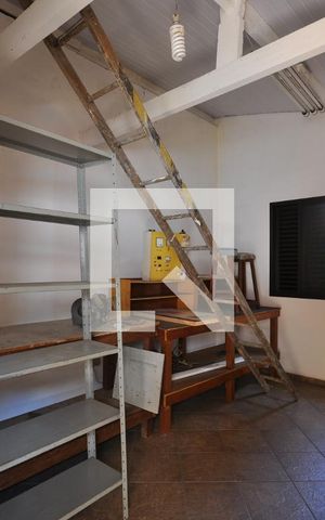 Casa à venda com 240m², 3 quartos e 7 vagasQuarto de Serviço