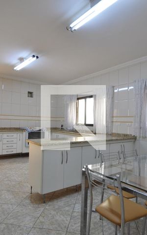 Casa à venda com 240m², 3 quartos e 7 vagasCozinha/ Copa