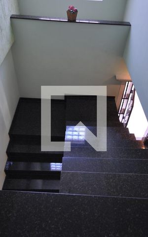 Casa à venda com 240m², 3 quartos e 7 vagasEscada