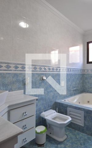 Casa à venda com 240m², 3 quartos e 7 vagasBanheiro do Quarto Suíte