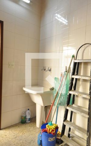 Casa à venda com 240m², 3 quartos e 7 vagasÁrea de Serviço