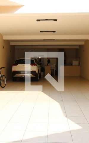 Casa à venda com 248m², 3 quartos e 6 vagas Casa à venda com 248m², 3 quartos e 6 vagasGaragem