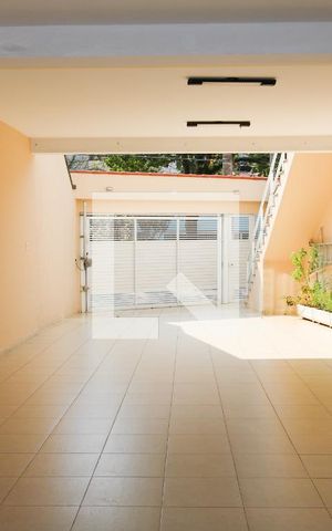 Casa à venda com 248m², 3 quartos e 6 vagas Casa à venda com 248m², 3 quartos e 6 vagasGaragem