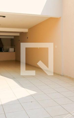 Casa à venda com 248m², 3 quartos e 6 vagas Casa à venda com 248m², 3 quartos e 6 vagasGaragem