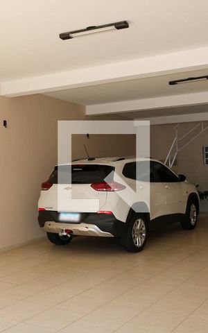 Casa à venda com 248m², 3 quartos e 6 vagas Casa à venda com 248m², 3 quartos e 6 vagasGaragem