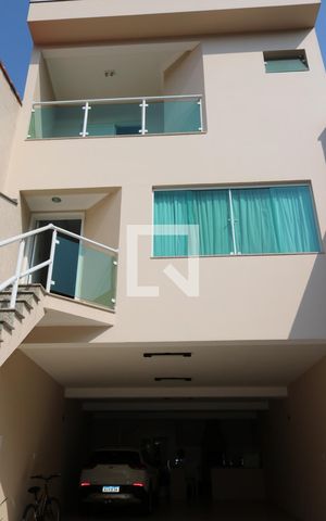 Casa à venda com 248m², 3 quartos e 6 vagas Casa à venda com 248m², 3 quartos e 6 vagasFrente da Casa