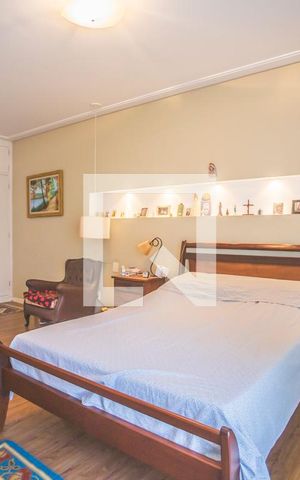 Casa à venda com 800m², 4 quartos e 4 vagas Casa à venda com 800m², 4 quartos e 4 vagasSuíte