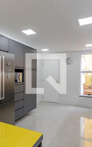 Casa à venda com 356m², 4 quartos e 2 vagas Casa à venda com 356m², 4 quartos e 2 vagasCozinha