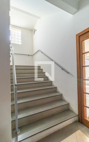 Apartamento à venda com 160m², 3 quartos e 1 vaga Apartamento à venda com 160m², 3 quartos e 1 vagaEscada - Área comum