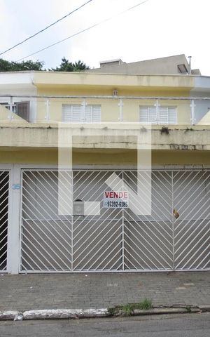 Casa à venda com 200m², 3 quartos e 2 vagasFachada
