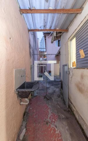 Casa à venda com 102m², 2 quartos e 2 vagasEdícula - Lavanderia