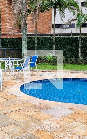 Apartamento à venda com 200m², 3 quartos e 3 vagas Apartamento à venda com 200m², 3 quartos e 3 vagasÁrea comum - Piscina