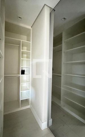 Apartamento à venda com 81m², 2 quartos e 2 vagasCloset da suíte 1