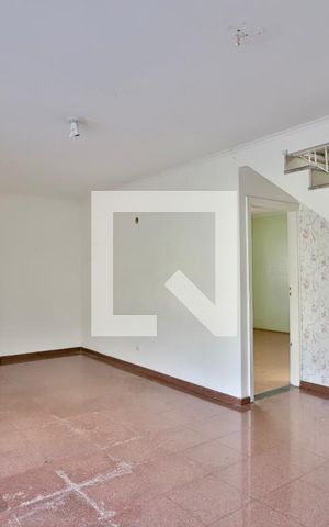 Casa à venda com 162m², 3 quartos e 3 vagas Casa à venda com 162m², 3 quartos e 3 vagasSala