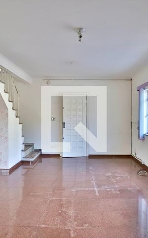 Casa à venda com 162m², 3 quartos e 3 vagas Casa à venda com 162m², 3 quartos e 3 vagasSala
