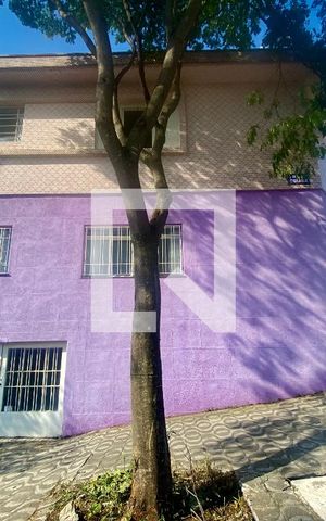 Casa à venda com 162m², 3 quartos e 3 vagas Casa à venda com 162m², 3 quartos e 3 vagasFachada