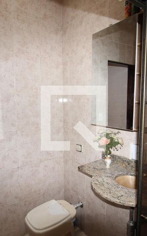Casa à venda com 200m², 2 quartos e 1 vagaBanheiro 2