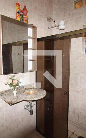 Casa à venda com 200m², 2 quartos e 1 vagaBanheiro 2