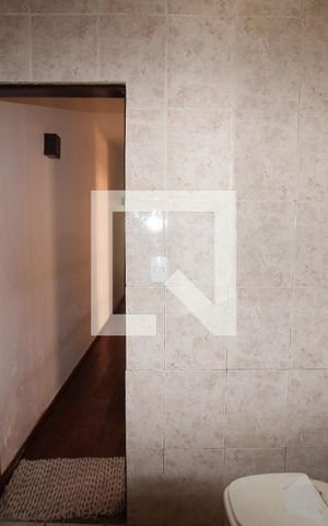 Casa à venda com 200m², 2 quartos e 1 vagaBanheiro 2